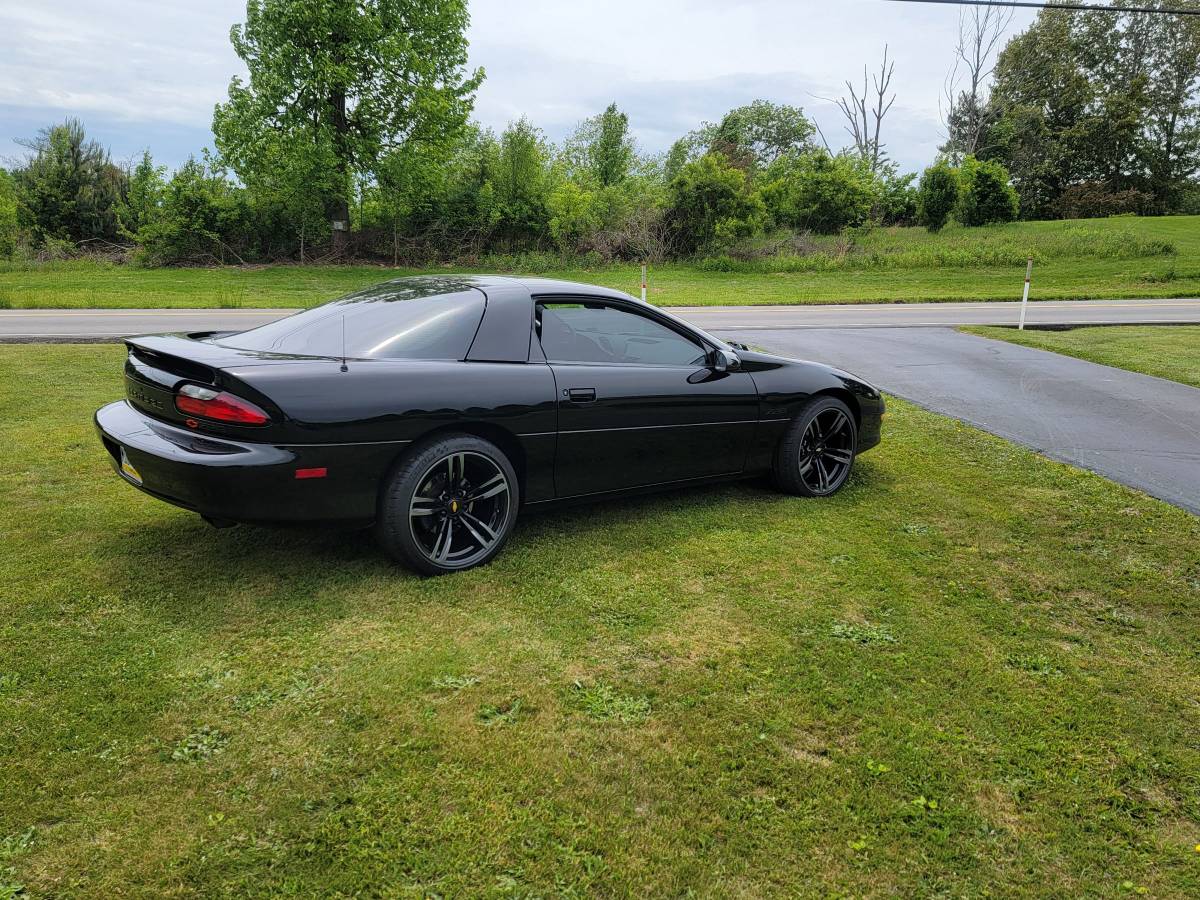 Chevrolet-camaro-z28-1995-black-4
