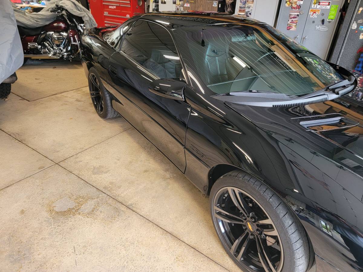 Chevrolet-camaro-z28-1995-black