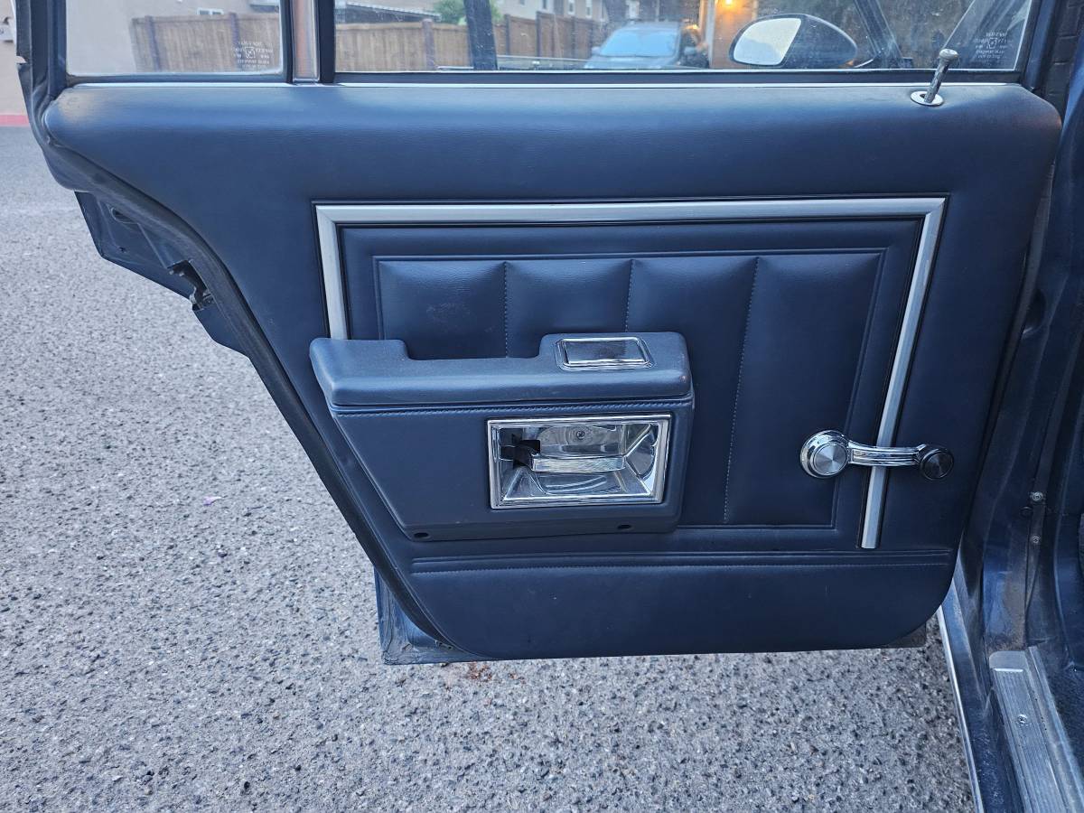 Chevrolet-caprice-1989-blue-9