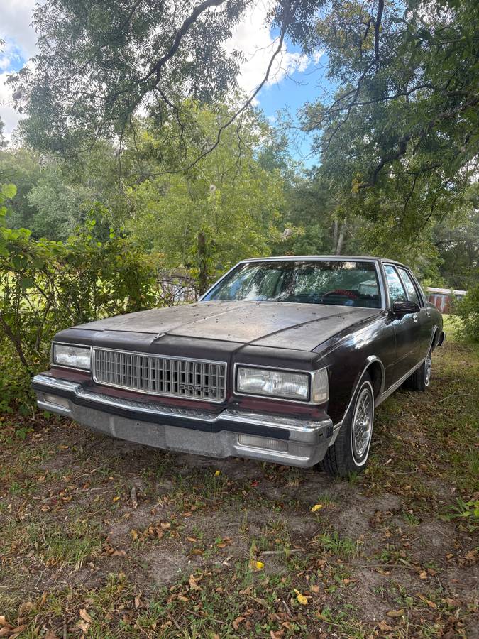 Chevrolet-caprice-classic-1987-red