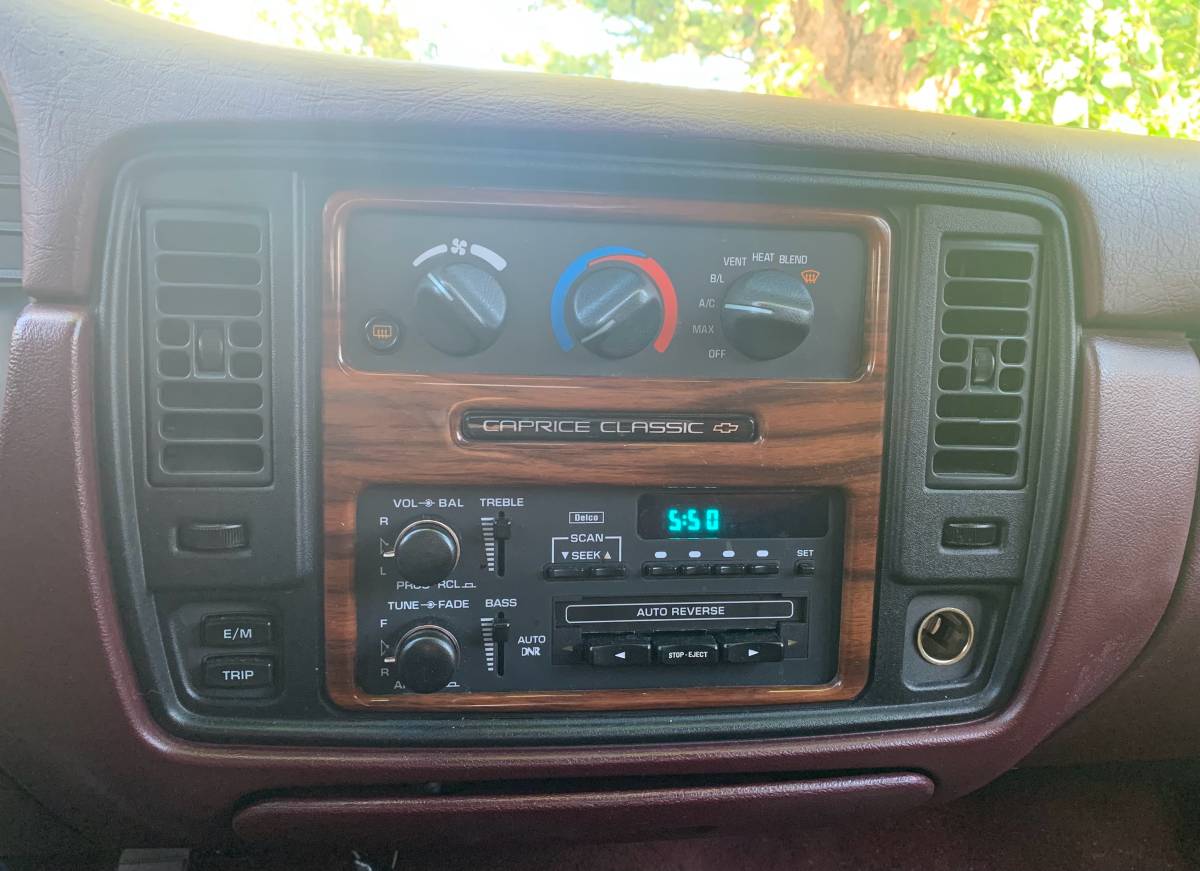 Chevrolet-caprice-classic-1994-red-9