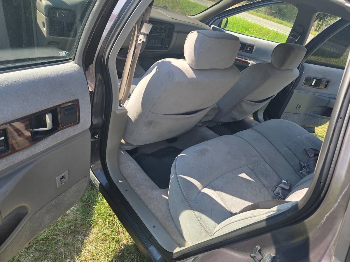 Chevrolet-caprice-classic-1995-10