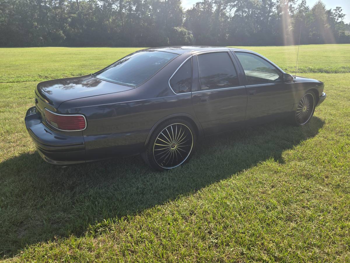 Chevrolet-caprice-classic-1995-3