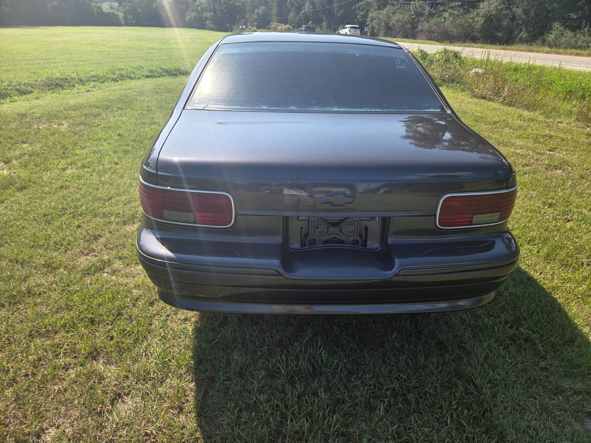 Chevrolet-caprice-classic-1995-4