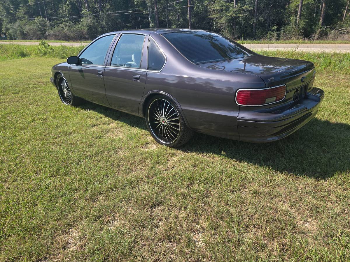 Chevrolet-caprice-classic-1995-5