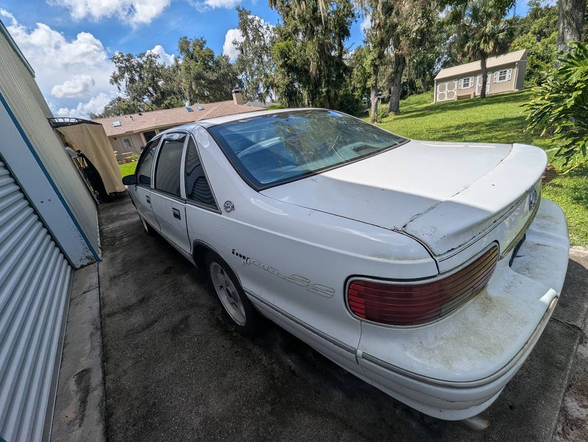 Chevrolet-caprice-classic-amp-classic-wagon-1994-white-3