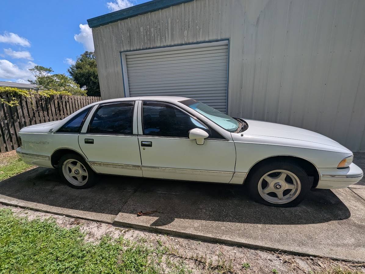 Chevrolet-caprice-classic-amp-classic-wagon-1994-white