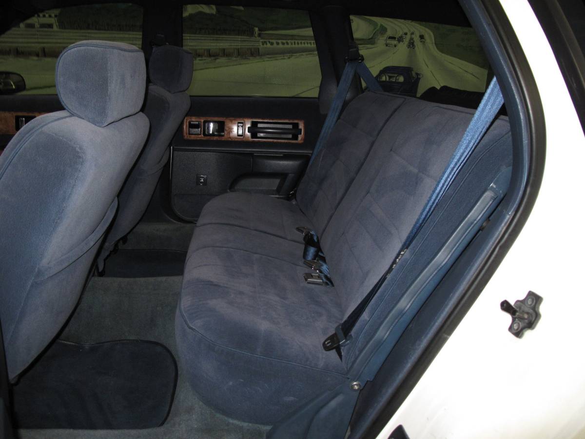 Chevrolet-caprice-classic-wagon-1993-white-13