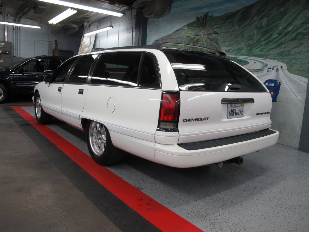 Chevrolet-caprice-classic-wagon-1993-white-14