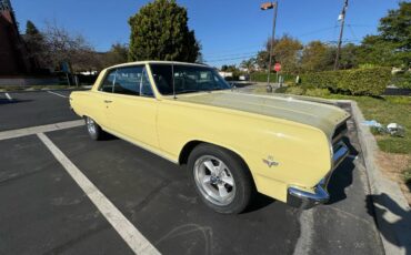 Chevrolet-chevelle-malibu-1965-yellow-1