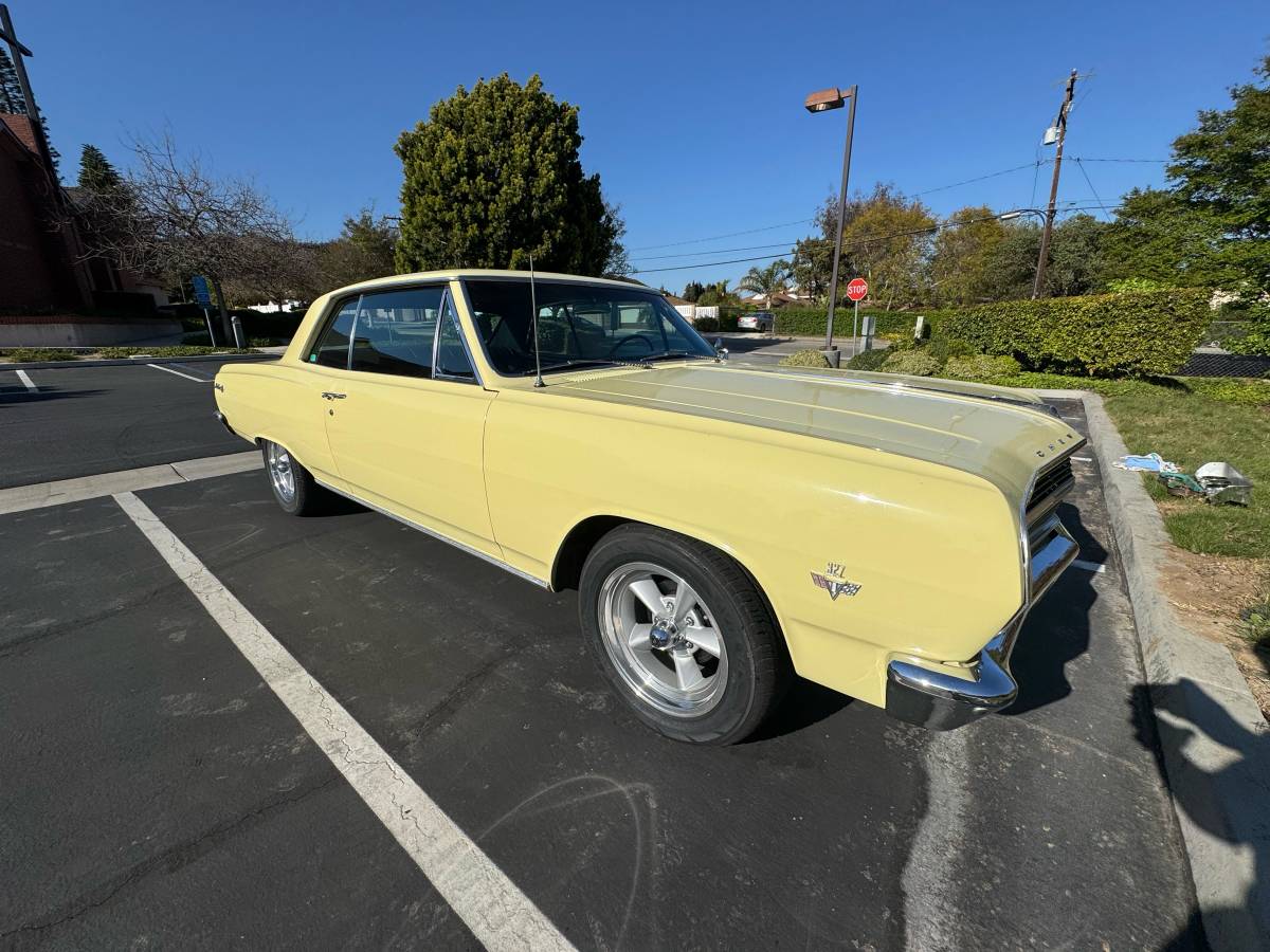 Chevrolet-chevelle-malibu-1965-yellow-1