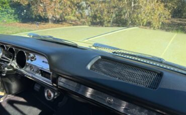 Chevrolet-chevelle-malibu-1965-yellow-16