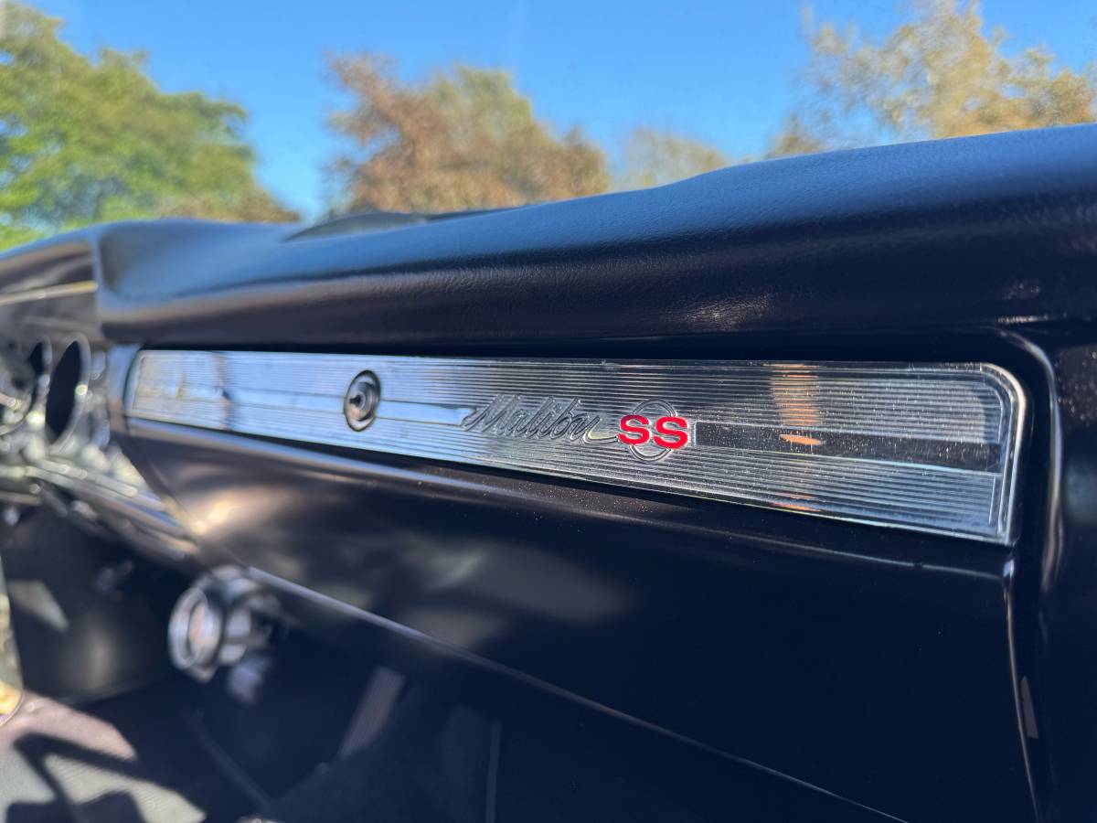 Chevrolet-chevelle-malibu-1965-yellow-19