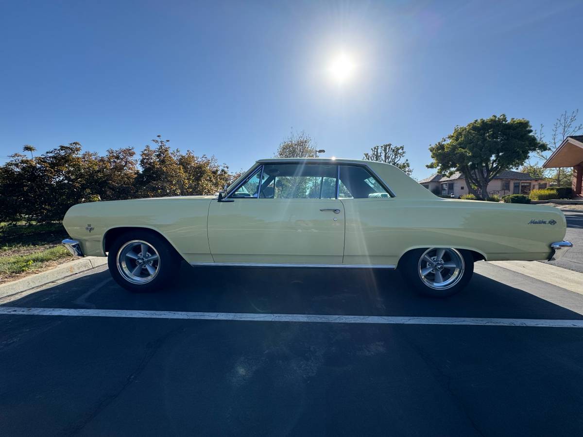 Chevrolet-chevelle-malibu-1965-yellow-3