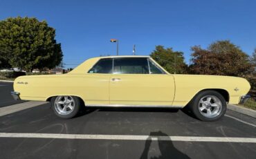 Chevrolet-chevelle-malibu-1965-yellow
