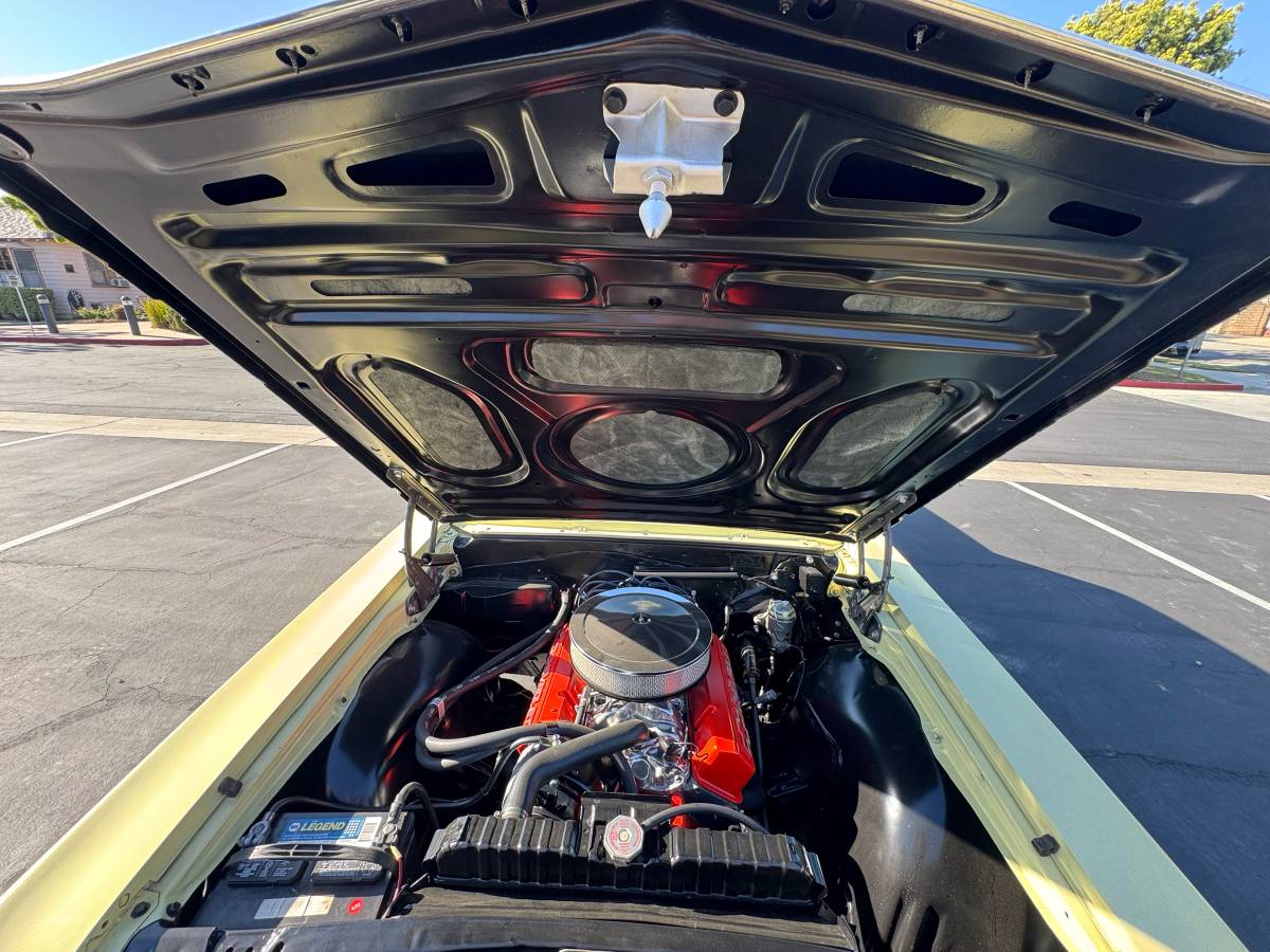 Chevrolet-chevelle-malibu-1965-yellow-4