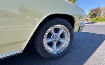 Chevrolet-chevelle-malibu-1965-yellow-5