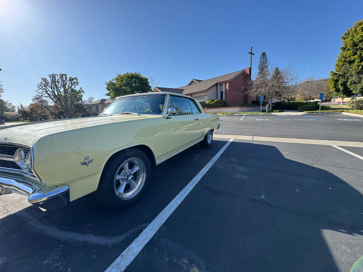 Chevrolet-chevelle-malibu-1965-yellow-7