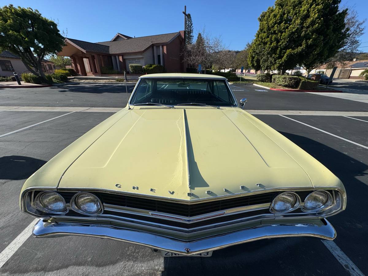 Chevrolet-chevelle-malibu-1965-yellow-9