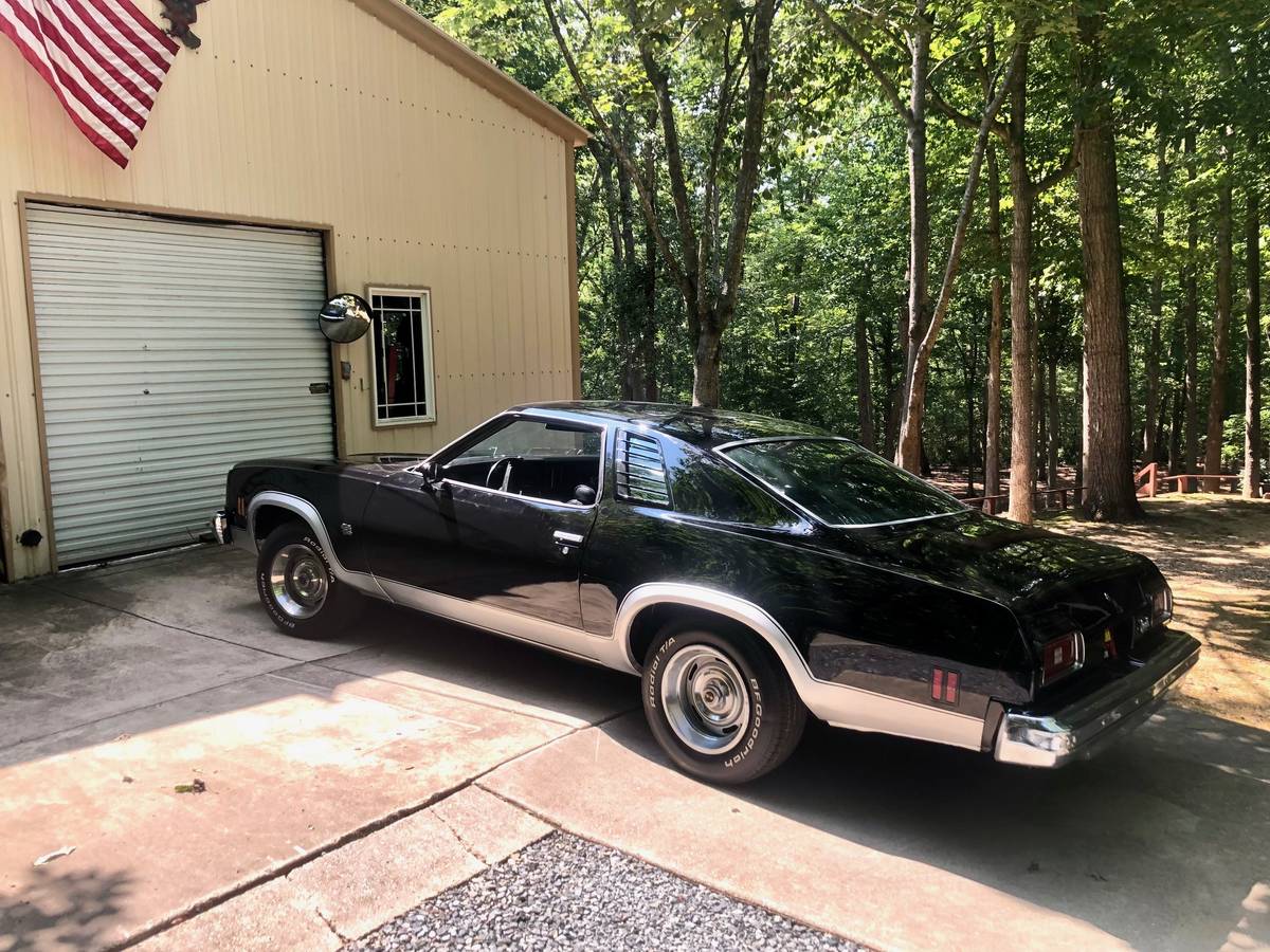 Chevrolet-chevelle-malibu-1974-black-1