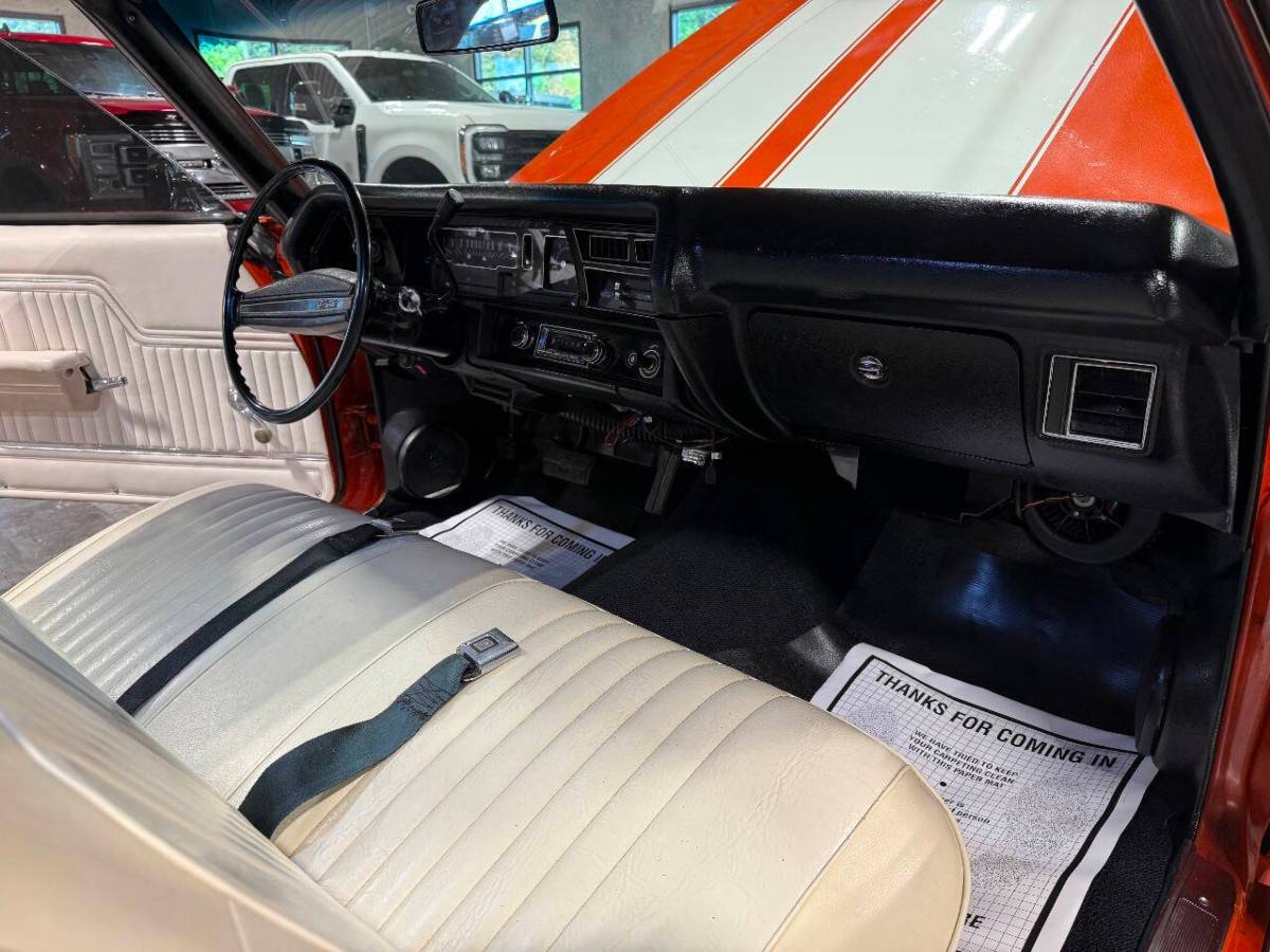 Chevrolet-chevelle-malibu-resto-1972-orange-31