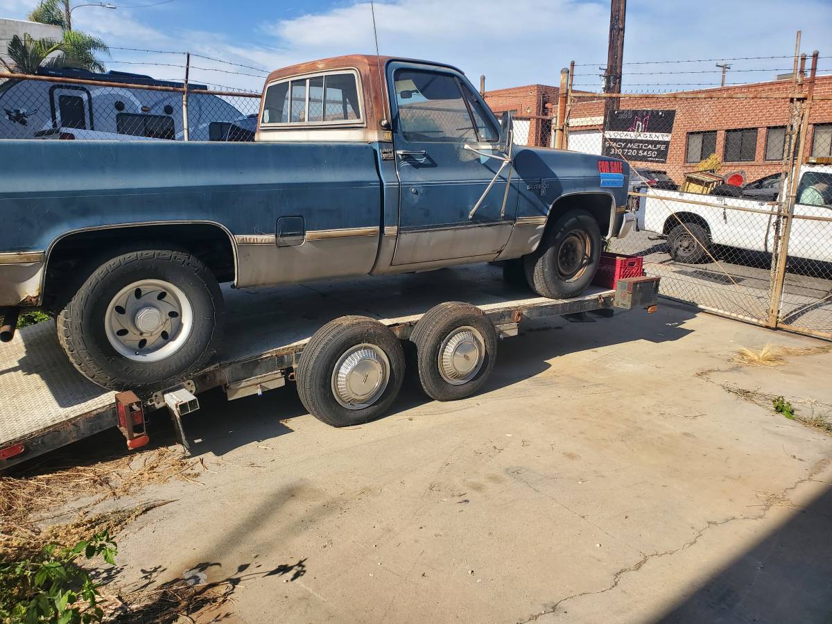 Chevrolet-chevy-silverado-2500-1981-blue-1