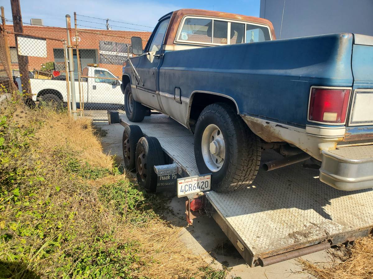 Chevrolet-chevy-silverado-2500-1981-blue-2