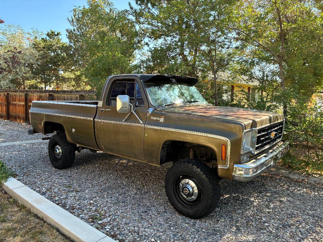 Chevrolet-cheyenne-1975-11