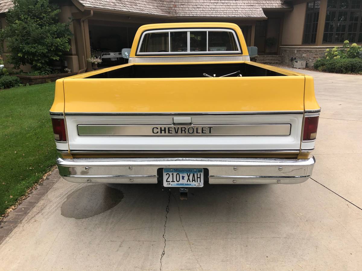 Chevrolet-cheyenne-1979-yellow-1