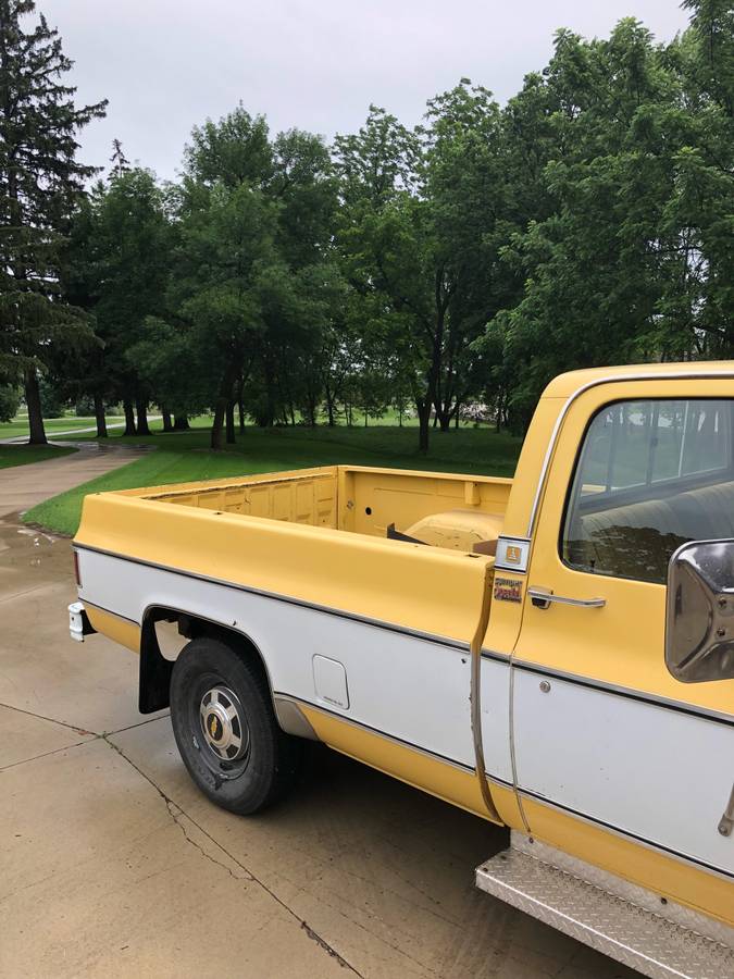 Chevrolet-cheyenne-1979-yellow-2