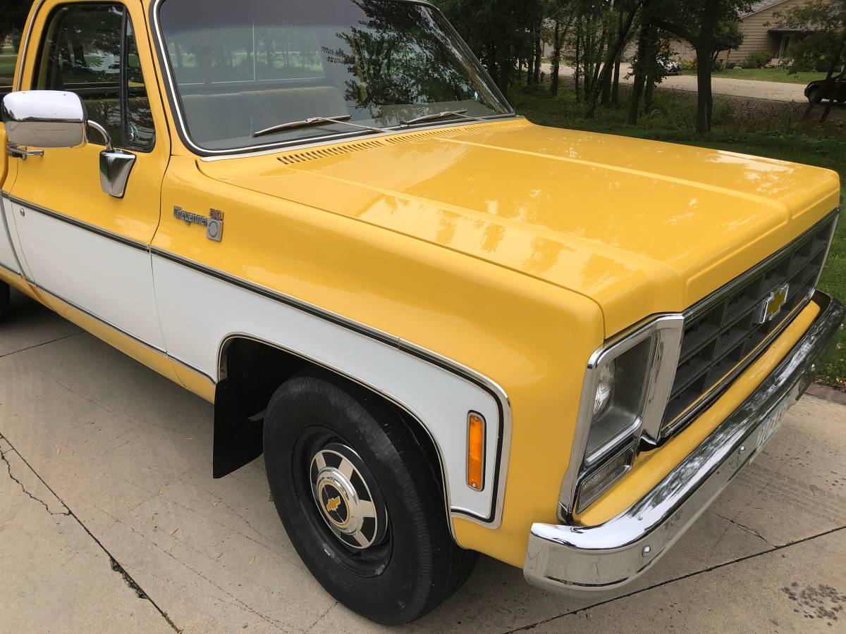 Chevrolet-cheyenne-1979-yellow-4