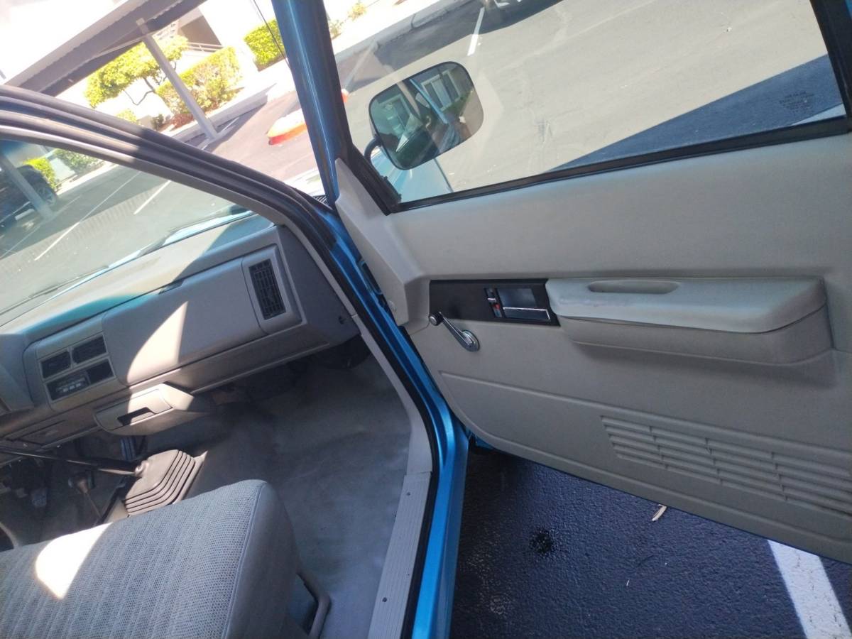 Chevrolet-cheyenne-1994-blue-12