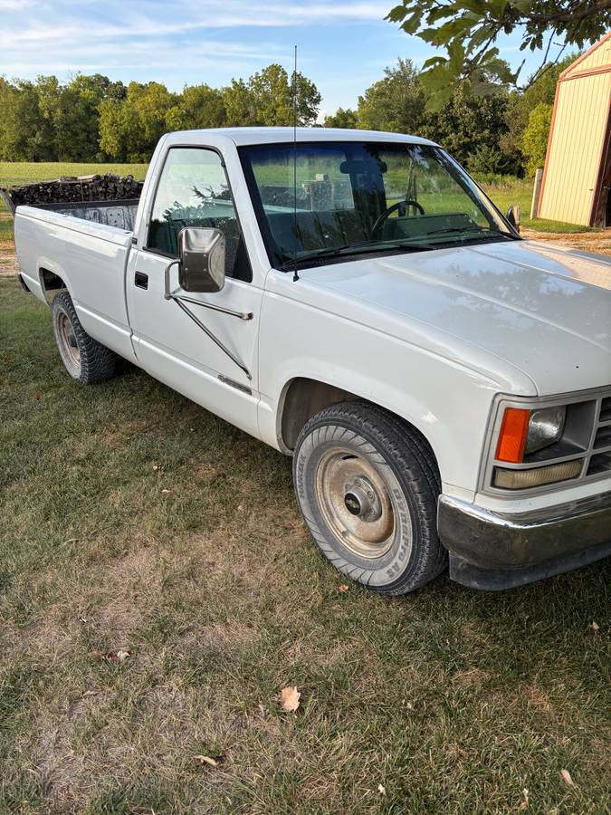 Chevrolet-cheyenne-c2500-1989-white-1