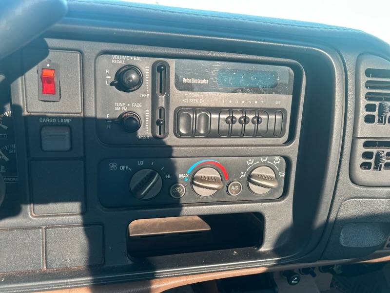 Chevrolet-ck-1500-1995-red-10
