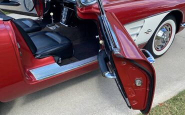 Chevrolet-corvette-1961-red-14