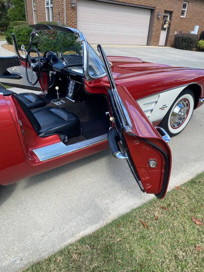 Chevrolet-corvette-1961-red-14