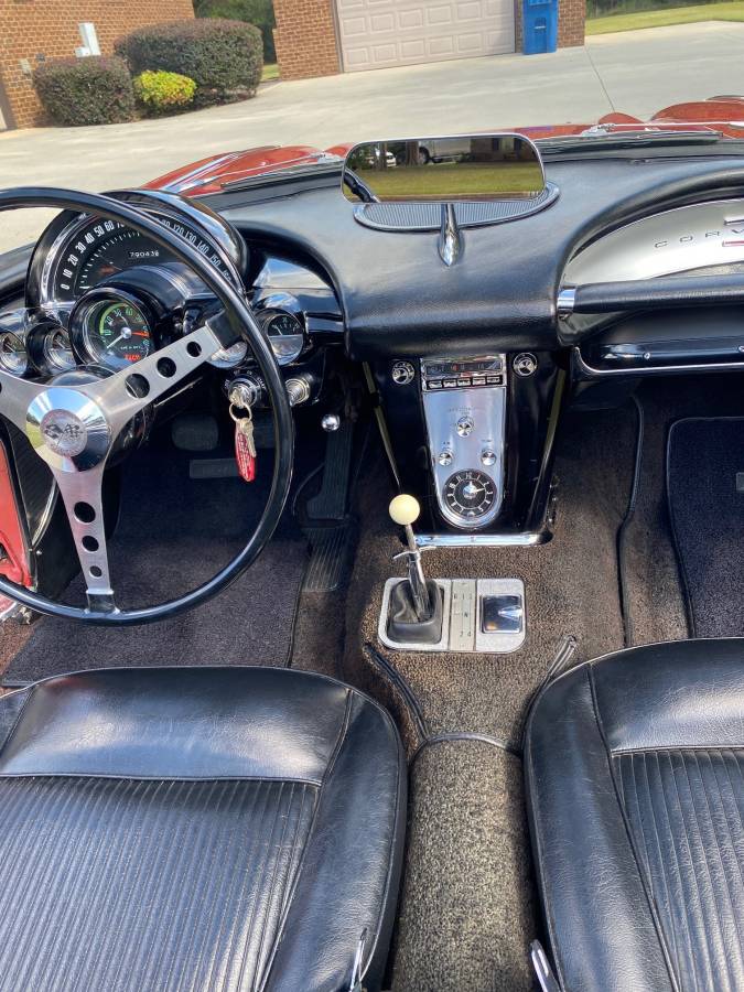 Chevrolet-corvette-1961-red-18