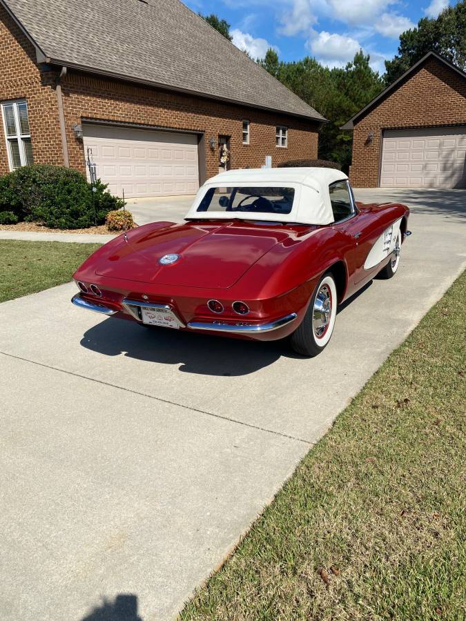 Chevrolet-corvette-1961-red-4