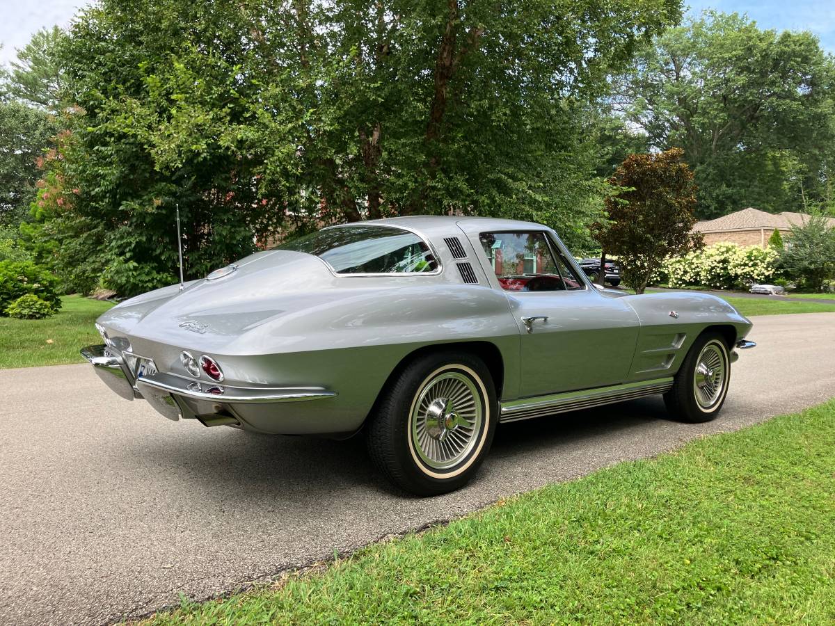 Chevrolet-corvette-1964-silver-2