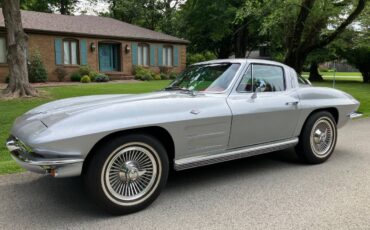 Chevrolet-corvette-1964-silver