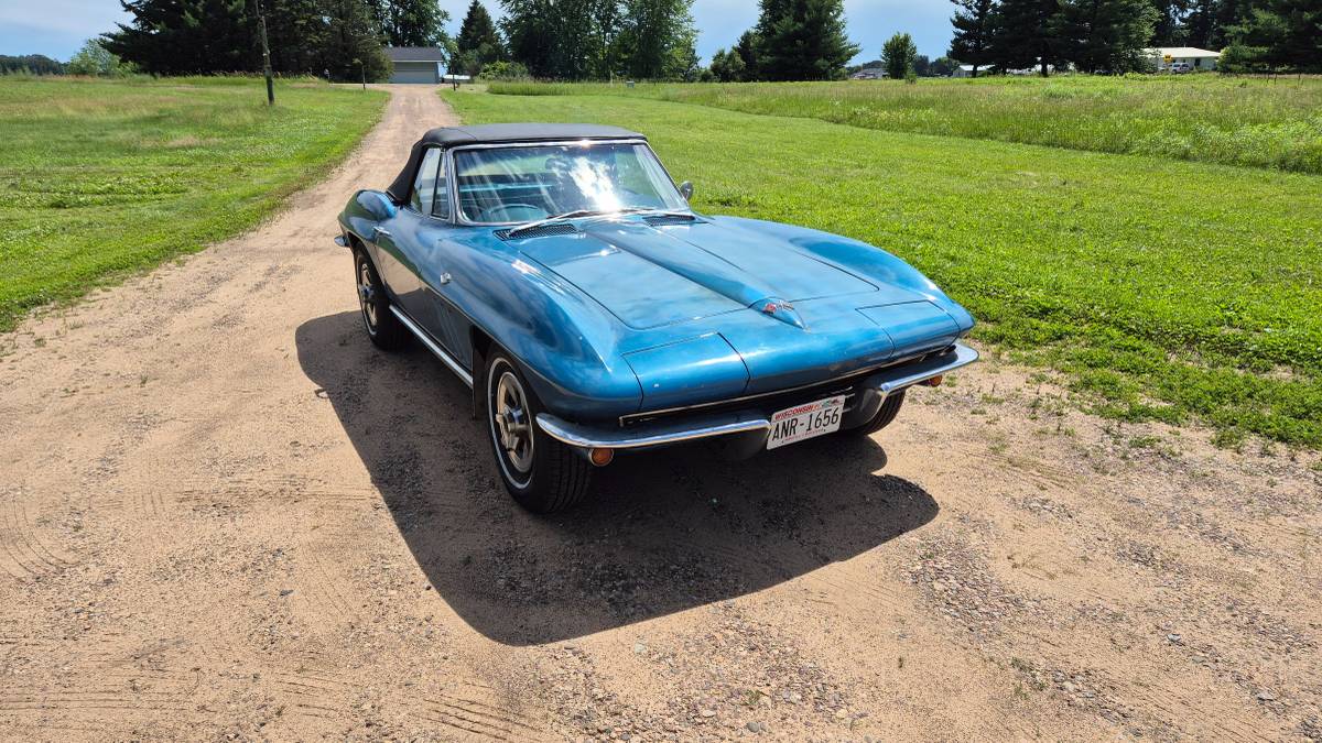 Chevrolet-corvette-1965-3