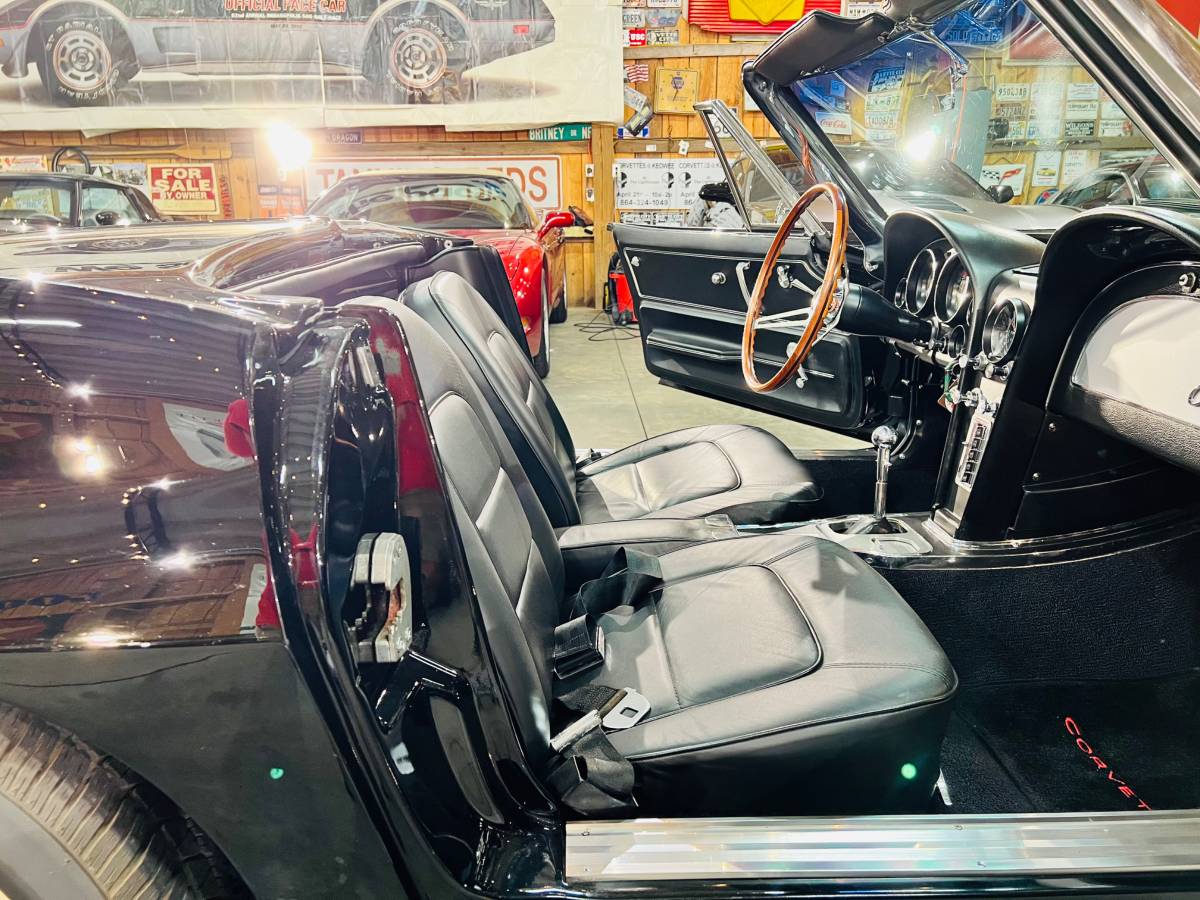Chevrolet-corvette-1965-black-18