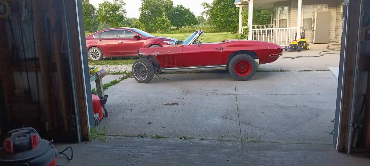 Chevrolet-corvette-1965-red-8