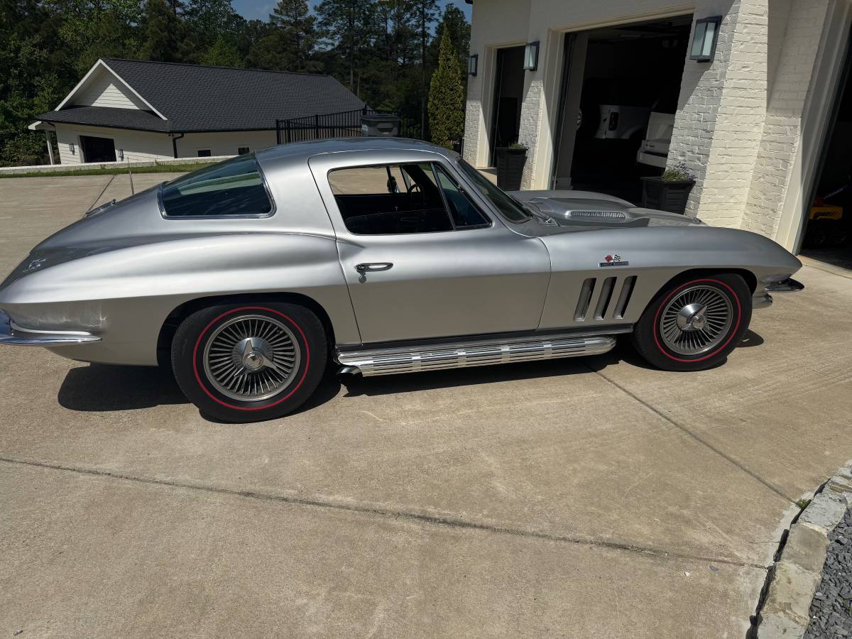 Chevrolet-corvette-1966-1