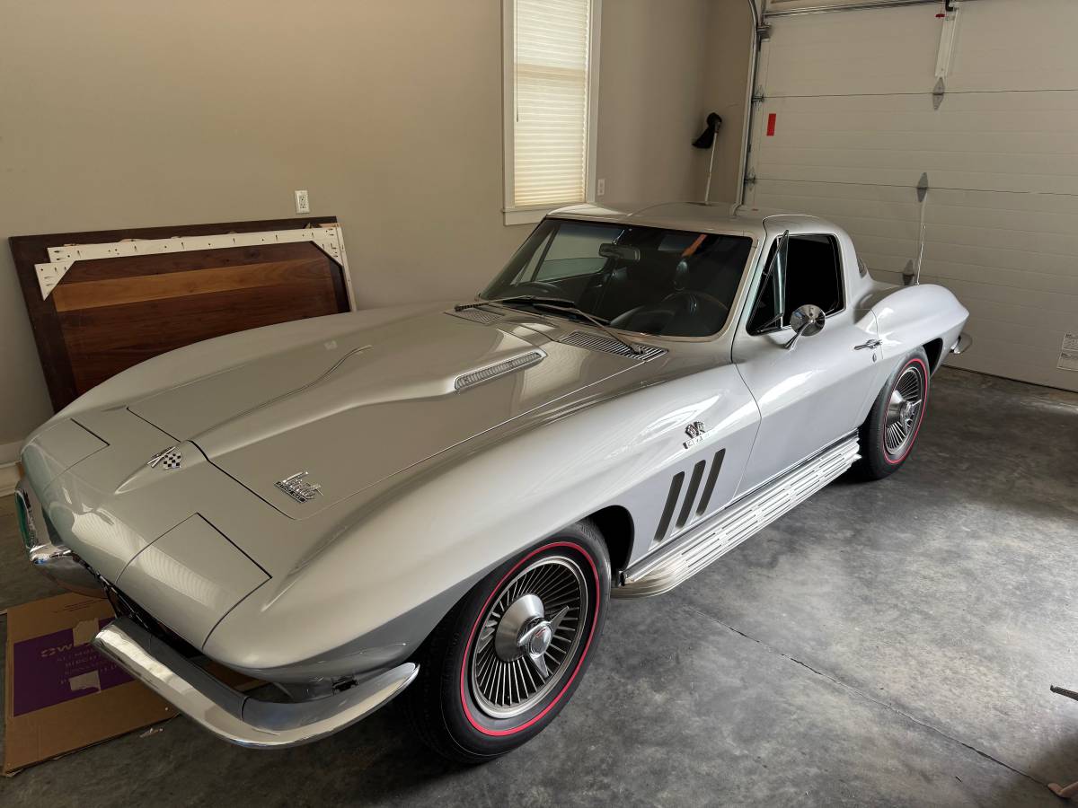 Chevrolet-corvette-1966-5