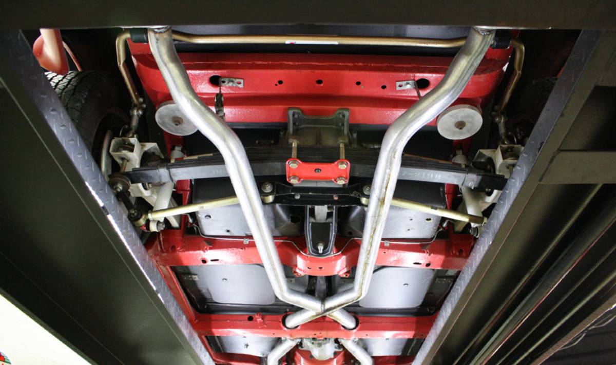 Chevrolet-corvette-1966-red-11