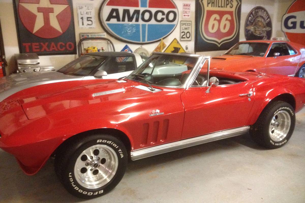 Chevrolet-corvette-1966-red-16