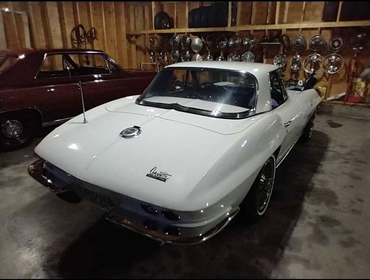 Chevrolet-corvette-1966-white-2