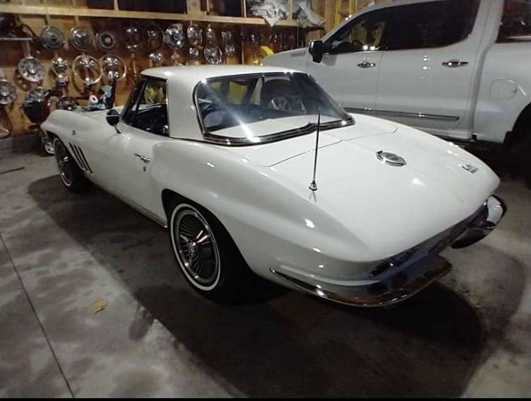 Chevrolet-corvette-1966-white-5