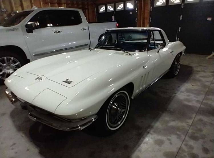 Chevrolet-corvette-1966-white-7